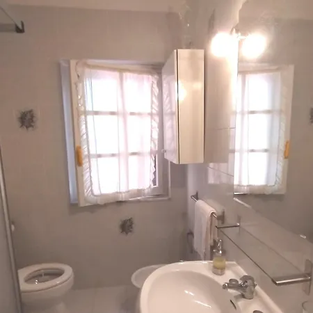 Capo Blu Con Piscina Condominiale * روما